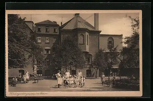 AK Lippstadt i. Westf., Kath. Lyzeum und Frauenschule, Pensionat zur hl. Familie, Kindergartengruppe im Freien