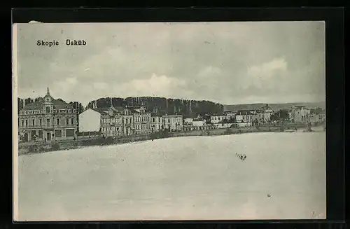 AK Skopie, Uferpartie mit Gebäuden