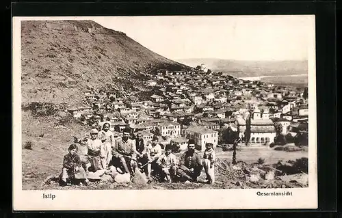AK Istip, Gesamtansicht mit Anwohnern