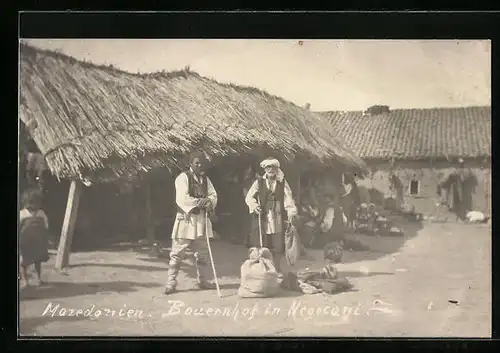AK Negocani, Bauernhof mit Anwohnern