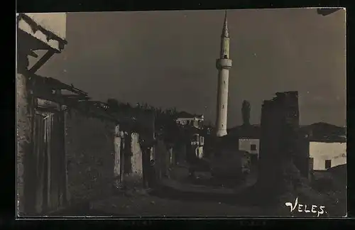AK Veles, Strassenpartie mit Minarett