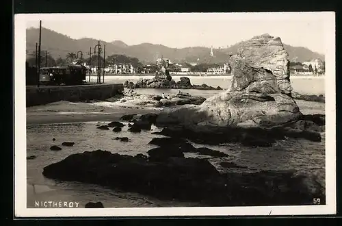 AK Nictheroy, Uferpartie mit Blick auf Ortspanorama