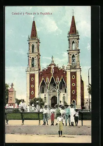 AK Mazatlan, Catedral y Plaza de la República