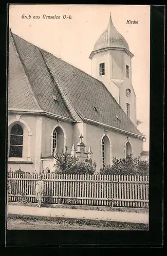 AK Neusalza /O.-L., Kirche mit Jungen