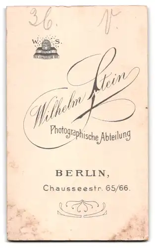 Fotografie Wilhelm Stein, Berlin, Mutter und Tochter in Trachtenkostümen zum Fasching