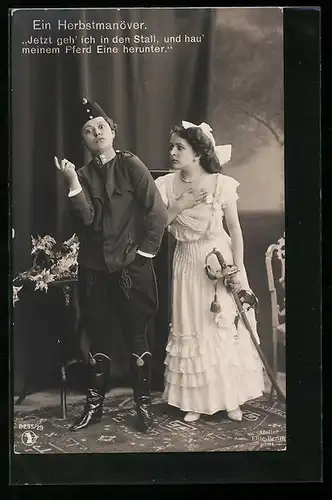 AK Operette Ein Herbstmanöver, Schauspieler in eleganter Kleidung