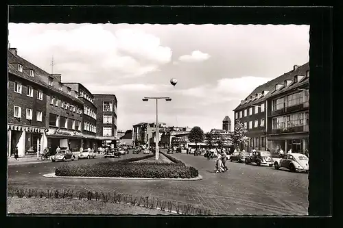 AK Neumünster, Strassenpartie Grossflecken, mit VW-Käfern