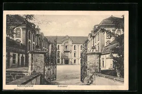 AK Schillingsfürst, Schlosshof mit schmiedeeisernem Tor