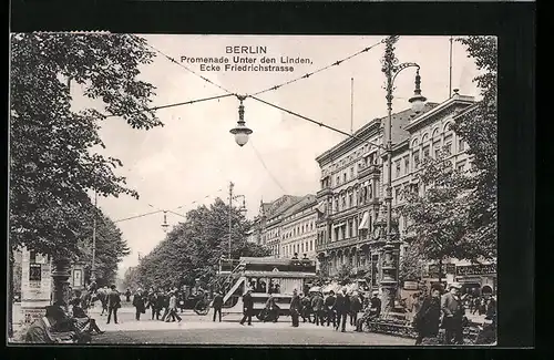AK Berlin, Promenade Unter den Linden, Ecke Friedrichstrasse