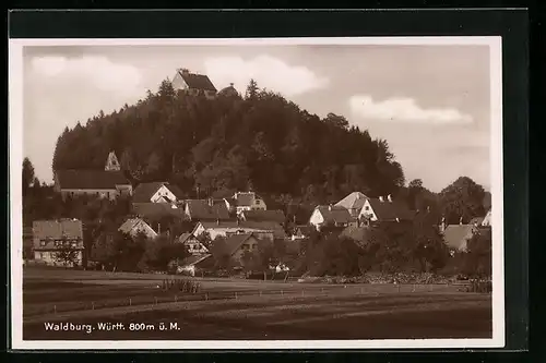 AK Waldburg /Württ., Ortspartie mit Berg