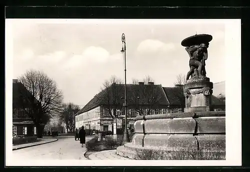 AK Josefov, Idyll am Denkmal