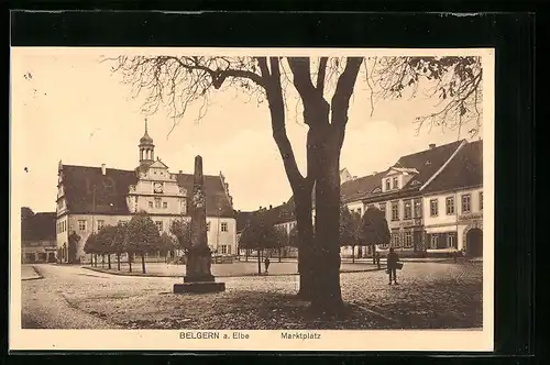 AK Belgern a. Elbe, Marktplatz mit Denkmal