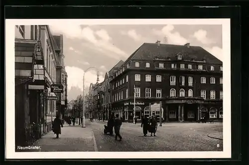 AK Neumünster, Strassenpartie am Kuhberg mit Bahnhofs-Hotel