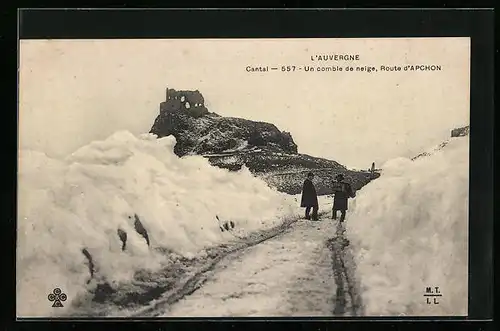 AK Apchon, Un comble de neige, Route d`Apchon