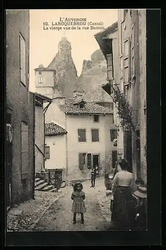 AK Laroquebrou, La vierge vue de la rue Damon