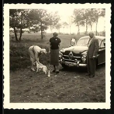 2 Fotografien Auto Borgward, Ausfahrt & Rheinfähre nach Rüdesheim 1953