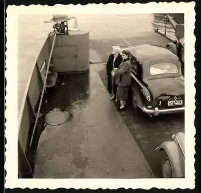 2 Fotografien Auto Borgward, Ausfahrt & Rheinfähre nach Rüdesheim 1953