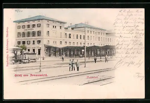 AK Donauwörth, Bahnhof mit Reisenden und Bahnbeamten