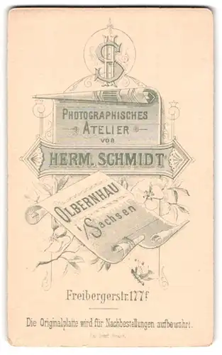 Fotografie Herm. Schmidt, Olbernhau i. Sa., Freibergerstr. 177, Monogramm und Anschrift des Fotografen auf Papyrus
