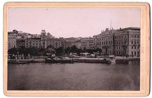 Fotografie Römmler & Jonas, Dresden, Ansicht Trieste, Blick vom Wasser auf den Grossen Platz mit Rathaus