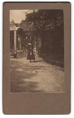 2 Fotografien unbekannter Fotograf, Ansicht Wien, Partie an der Meierei Hübner am Stadtpark, 1917