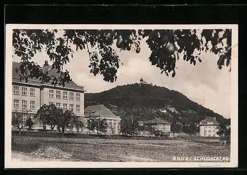 AK Brüx / Most, Ortsansicht mit Blick gegen den Schlossberg