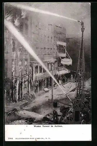 AK Water Tower in Action, Feuerwehr bei Löscharbeiten