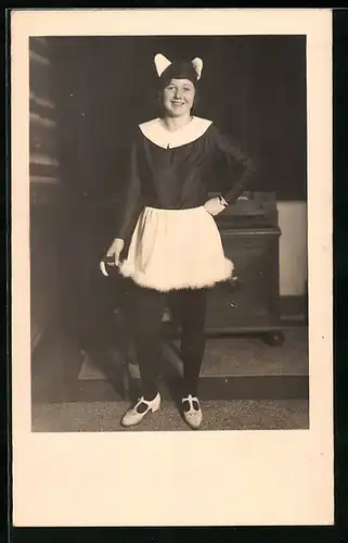 Foto-AK Karnevalsnärrin im Katzen-Kostüm 1931