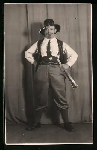 Foto-AK Ludwigsburger Karnevalsnarr im Räuber-Kostüm 1927