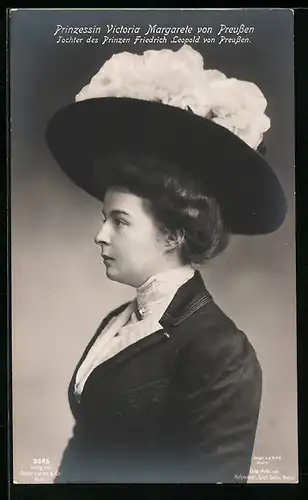 AK Prinzessin Victoria Margarete von Preussen mit elegantem Hut