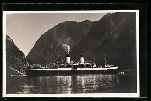 AK Passagierschiff MS Monte Sarmiento vor Gudvangen