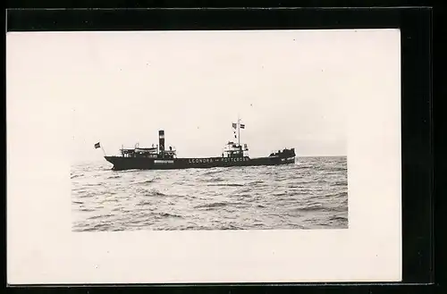 AK Handelsschiff Leonora auf See