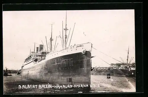 AK Passagierschiff Albert Ballin im Hafen