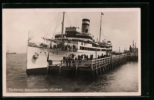AK Turbinen-Schnelldampfer Cobra im Hafen anliegend
