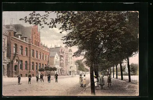 AK Neumünster, Grossflecken mit Kaiserlichem Postamt, Strasse