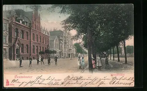 AK Neumünster, Grossflecken mit Kaiserlichem Postamt, Strasse