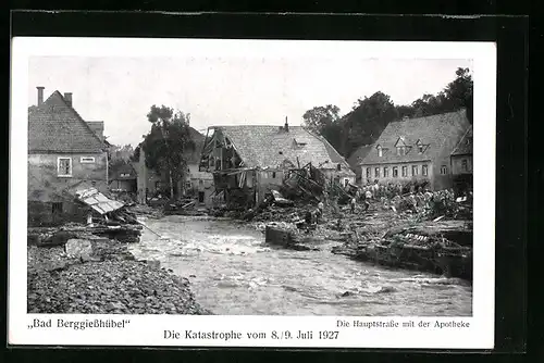 AK Bad Berggiesshübel, Hauptstrasse mit der Apotheke, Unwetter 8. / 9. Juli 1927