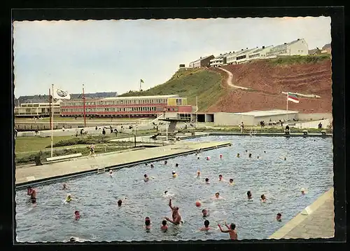 AK Helgoland, Schwimmbad mit Badegästen