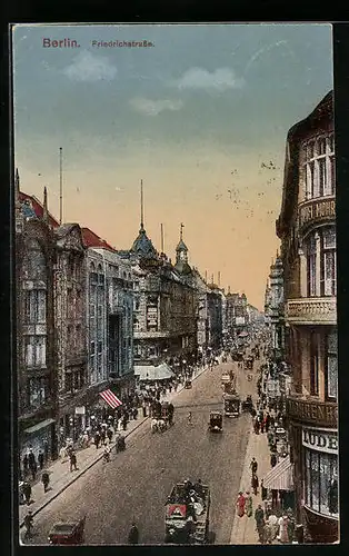 AK Berlin, Friedrichstrasse mit Automobilen und Passanten aus der Vogelschau