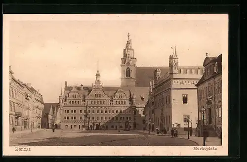 AK Zerbst, Marktplatz mit Rathaus und Kirche
