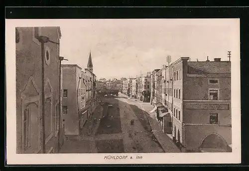 AK Mühldorf a. Inn, Strassenpartie mit Wohn- und Geschäftshäusern