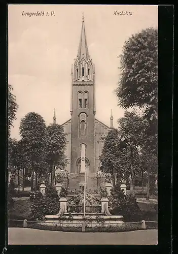 AK Lengenfeld i. V., Kirchplatz mit Kirche