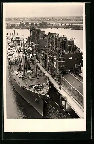 AK Bremen, Handelsschiff an der Getreideanlage