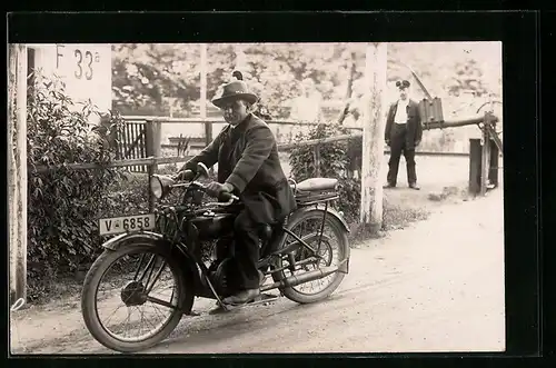 AK Herr auf seinem DKW E 200 Motorrad