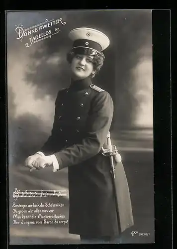 AK Junge Dame in Uniform mit Mütze und Säbel