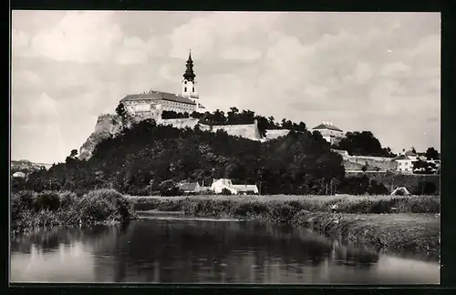AK Nitra, Blick zur Burg Nitra, Flusspartie