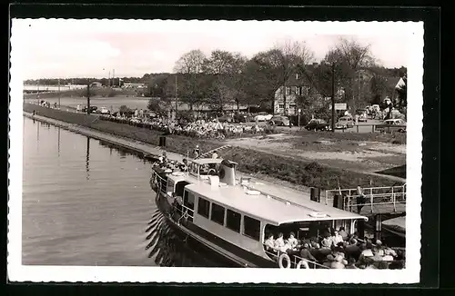 AK Berlin-Wannsee, Restaurant und Café Zum Alten Albrechts-Teerofen, Dampfer an der Anlegestelle