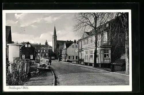 AK Denklingen / Rhld., Strassenpartie, Blick zur Kirche