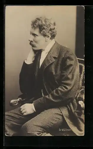 AK Opernsänger Dr. Wüllner mit Anzug auf einem Stuhl sitzend