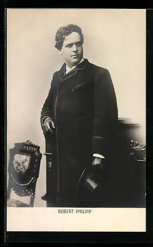 AK Opernsänger Robert Philipp mit Mantel und Zylinder in der Hand